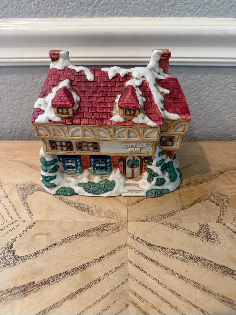 Holiday Cottage Pub Decorative Figurine - Red Roof, Green Accents